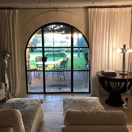 La Cour Interieure Villa *